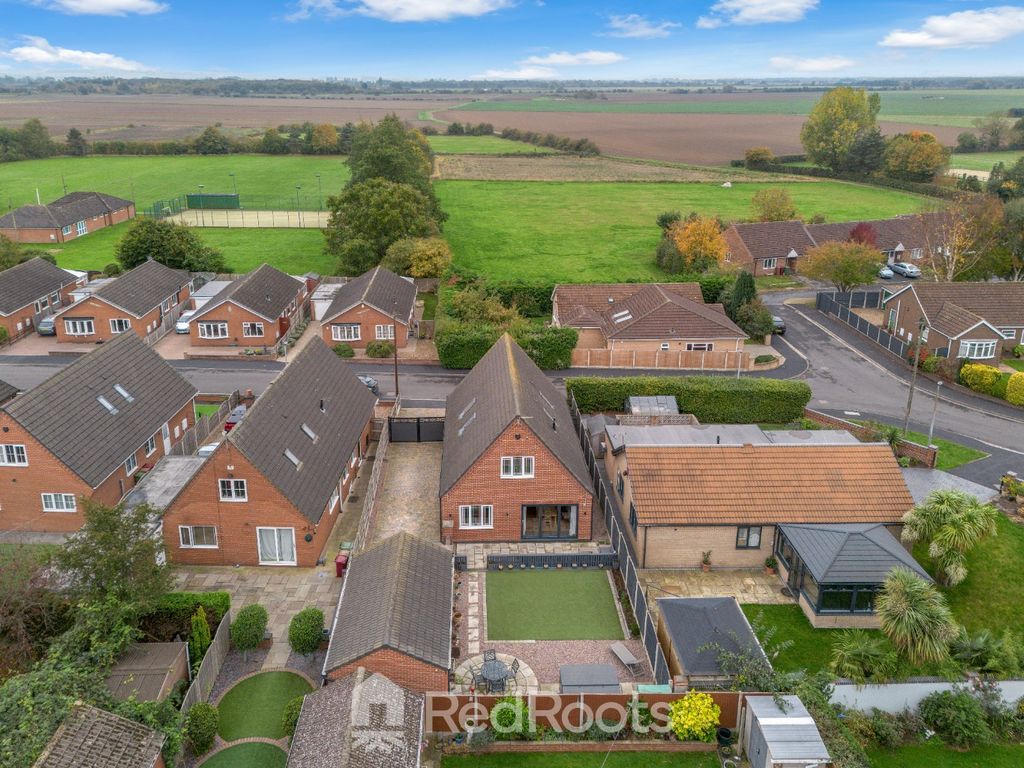 Property photo 2 of 33 4592771