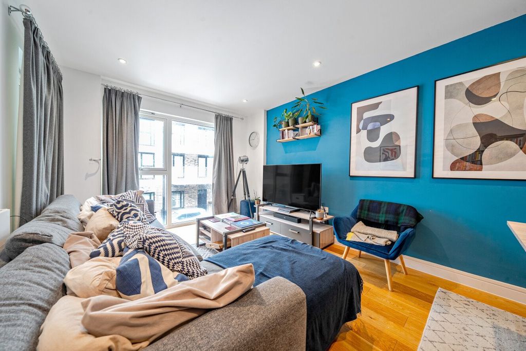 Property photo 2 of 9 Picture No. 15