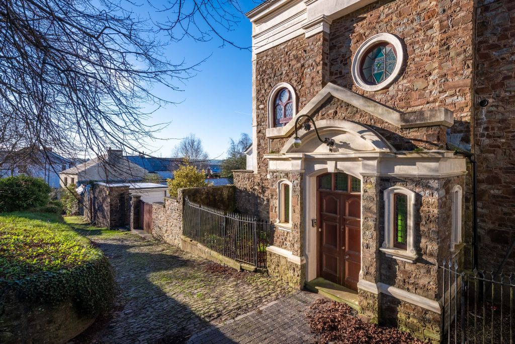 Property photo 2 of 12