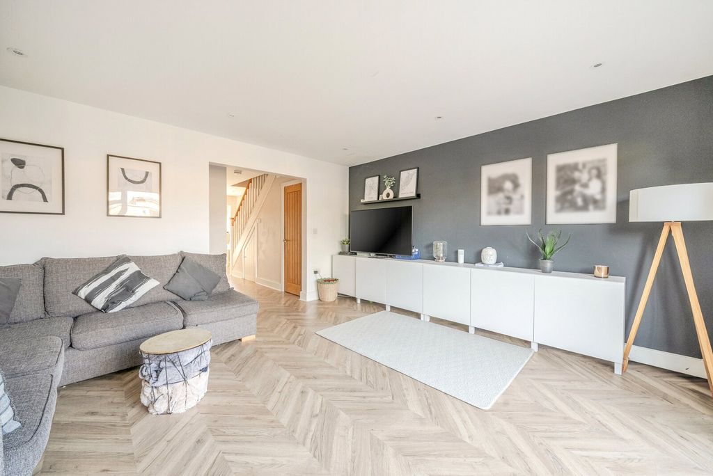 Property photo 2 of 15 Picture No. 30