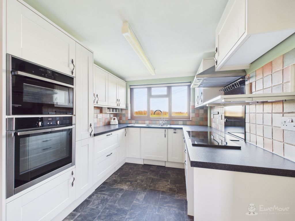 Property photo 2 of 21 Kitchen Diner- Mark Stephens Ewemove Newmarket And