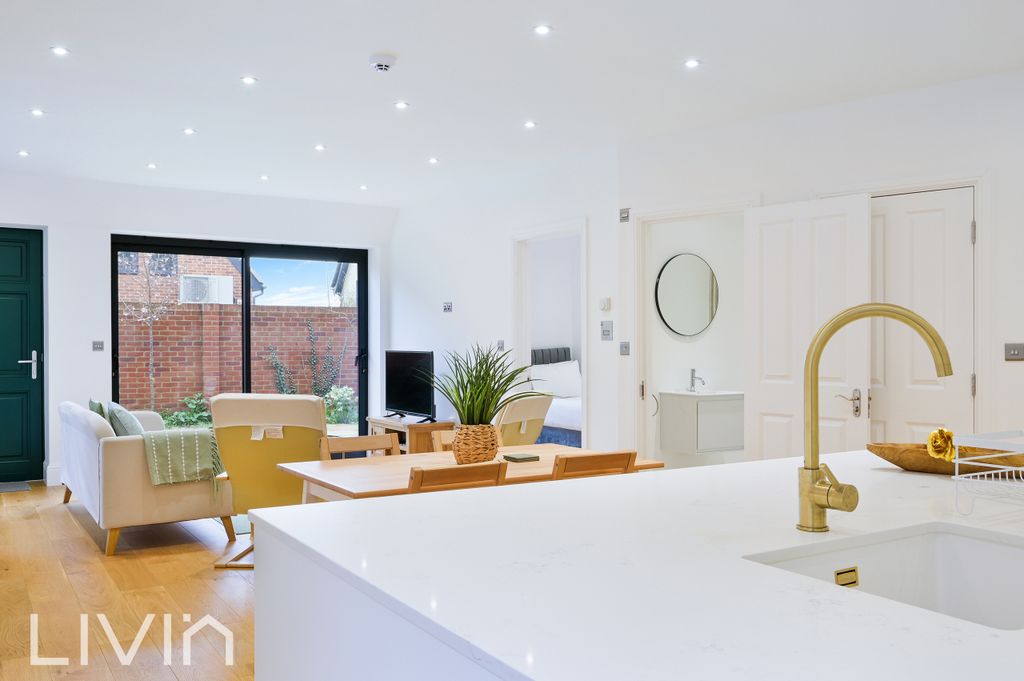 Property photo 3 of 23 Maplehurst Square, 4- (12)