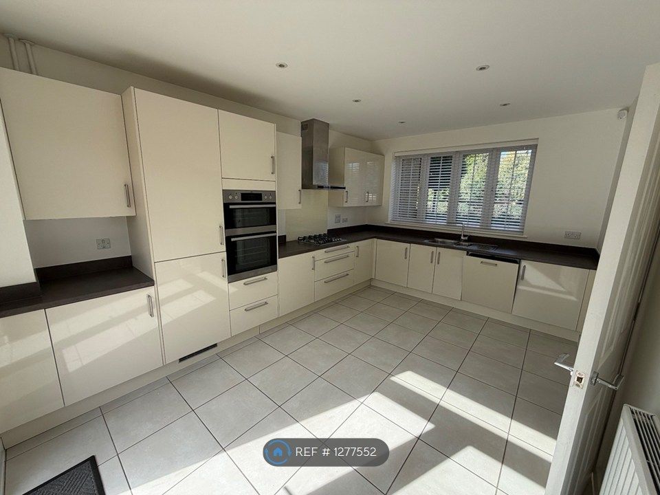 Property photo 2 of 19 Kitchen