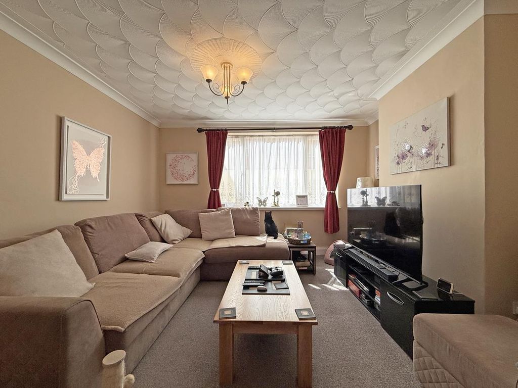 Property photo 3 of 23 Shakespeare Road 6 - Lounge Area.Jpg