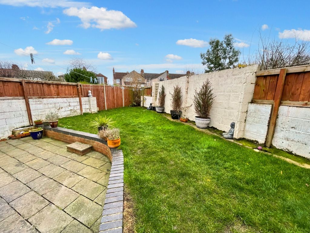 Property photo 3 of 12 100Grrear1