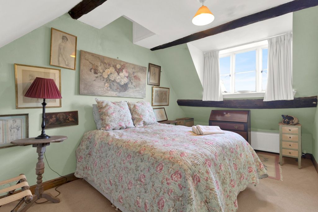 Property photo 3 of 20 Main Bedroom