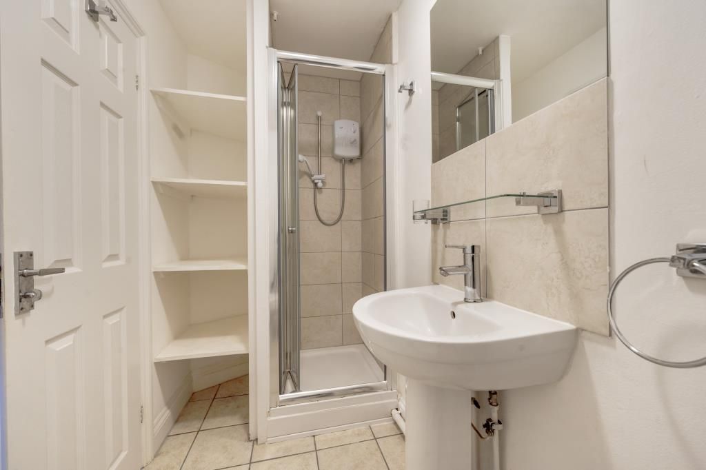 Property photo 3 of 7 Bathroom