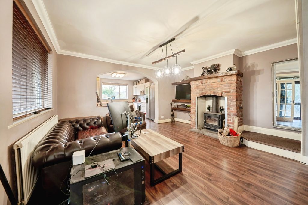 Property photo 2 of 14 Lounge