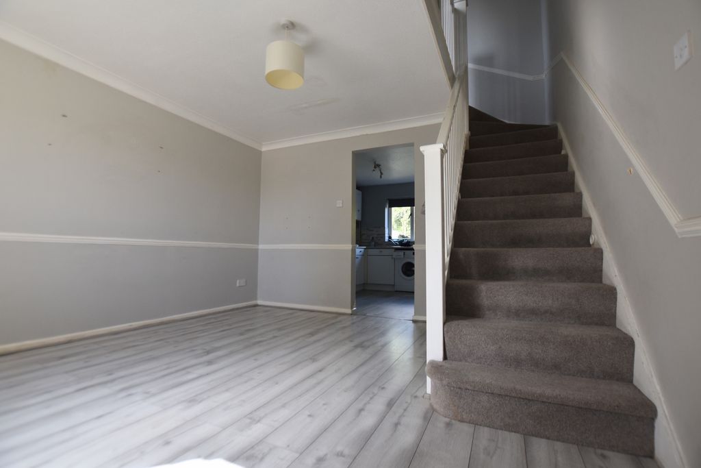 Property photo 2 of 13 100 Isaacson Drive Lounge 2