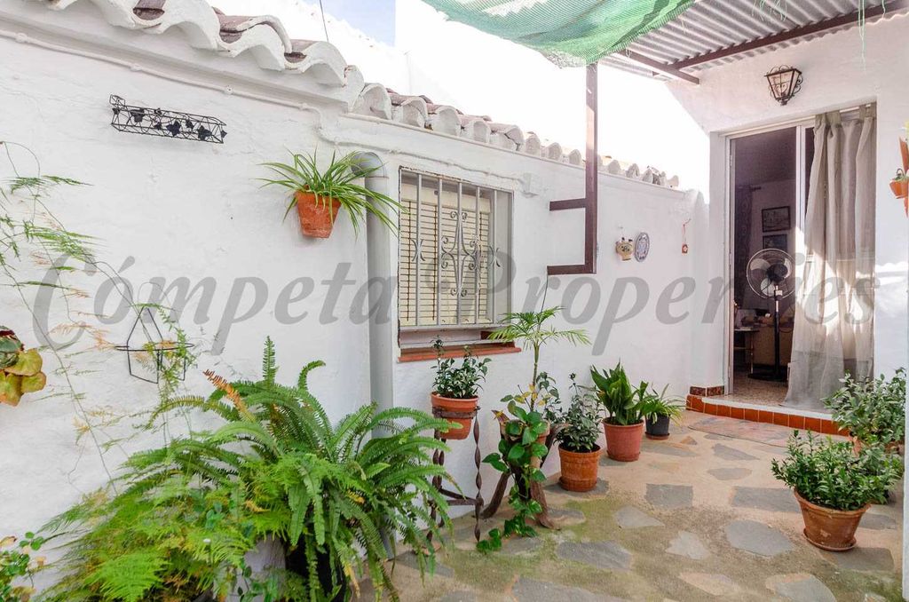Property photo 2 of 22