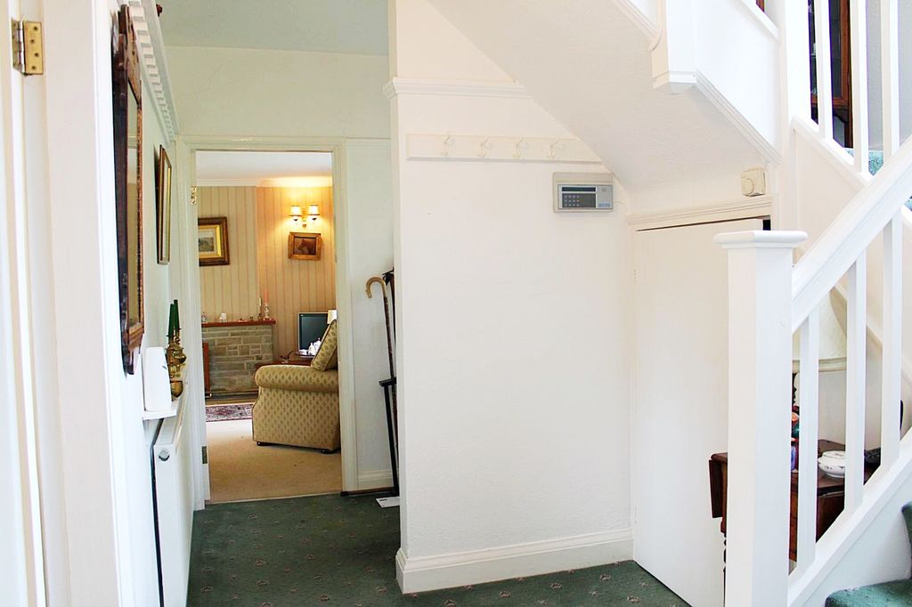 Property photo 2 of 27