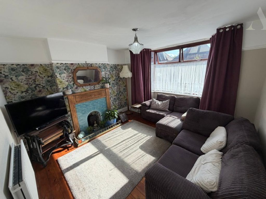Property photo 2 of 19 134 Flaxley Road Front Reception Room .Jpeg