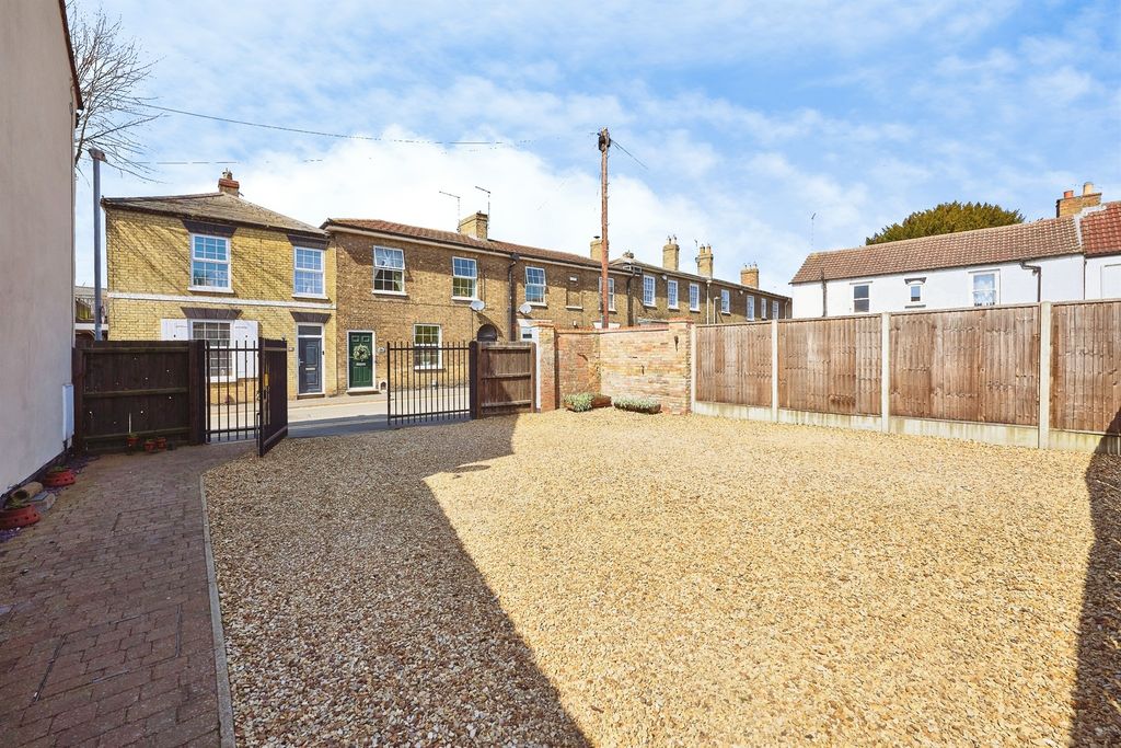 Property photo 2 of 19