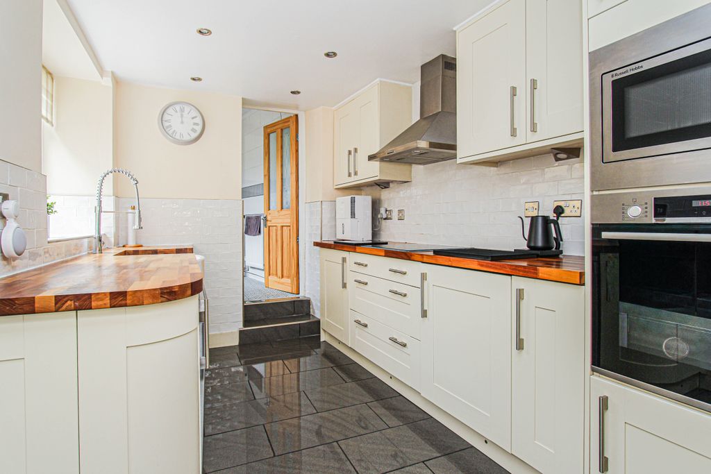 Property photo 2 of 12 Kitchen