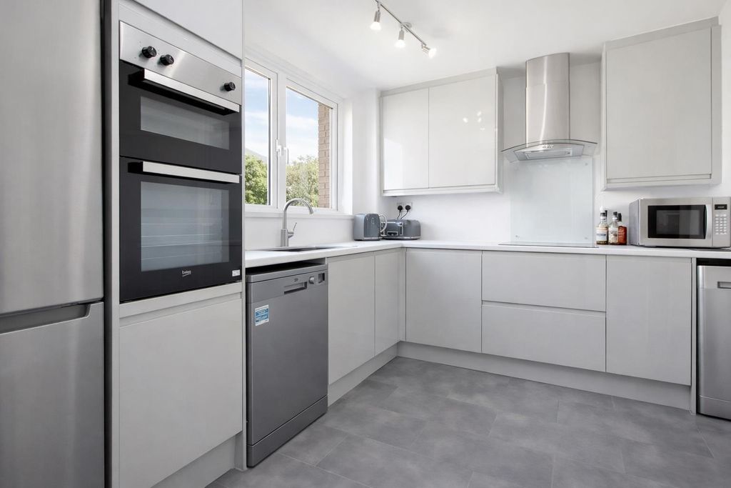 Property photo 2 of 13 08A6Cdd4-426F-440c-Bd6A-177F4A0340F1.Png