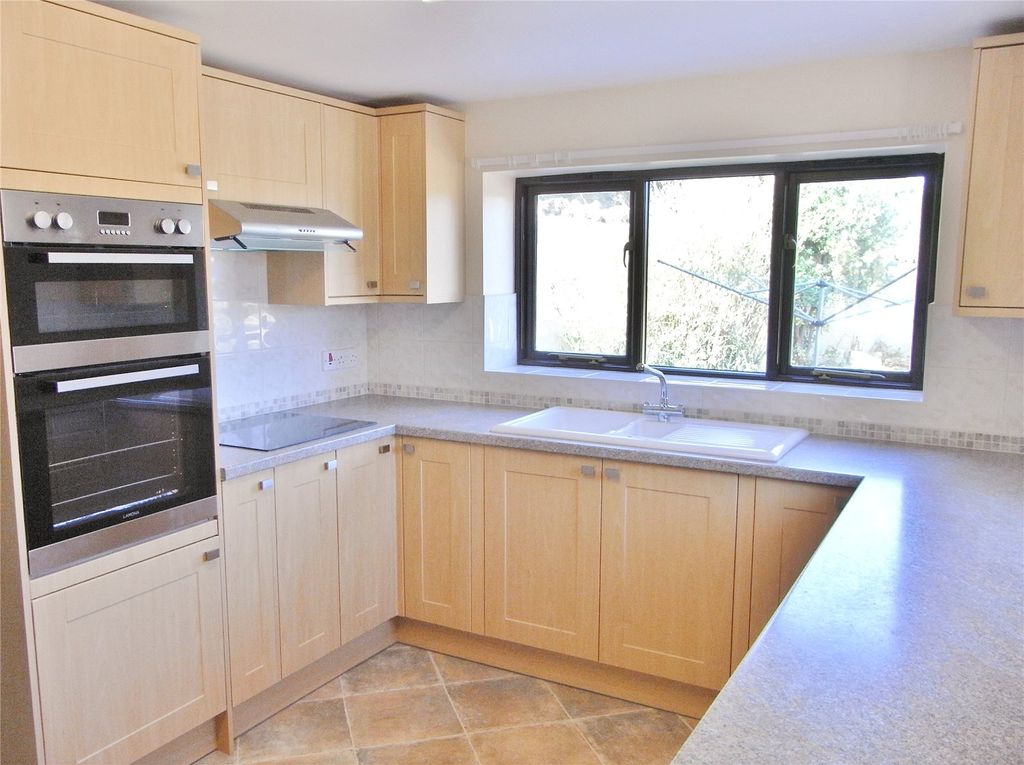 Property photo 2 of 8 Picture No. 20