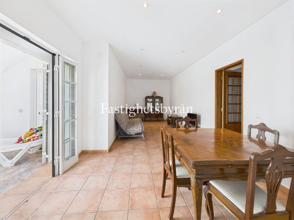 Property photo 3 of 36