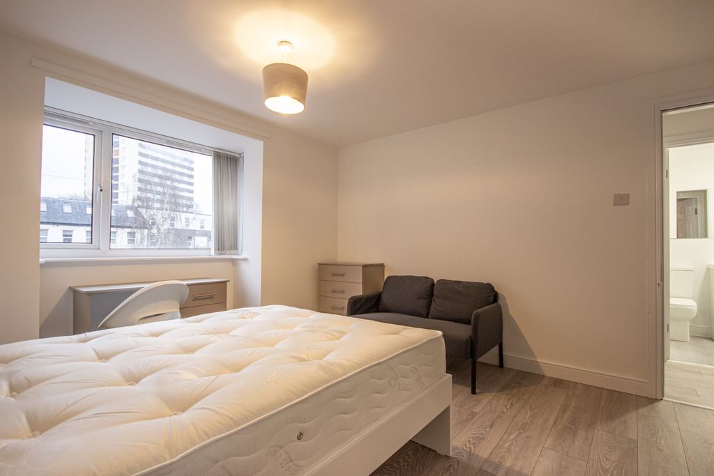 Property photo 2 of 13 7