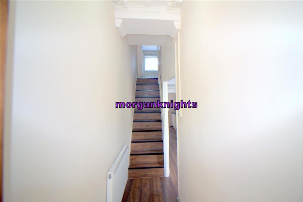 Property photo 2 of 11 Entrance: