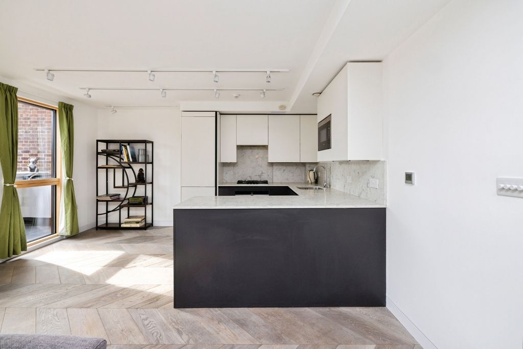 Property photo 2 of 19 Reception/ Kitchen