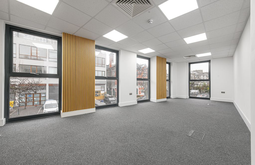 Property photo 3 of 11 Seven Sisters Road 146, Studio 9-002