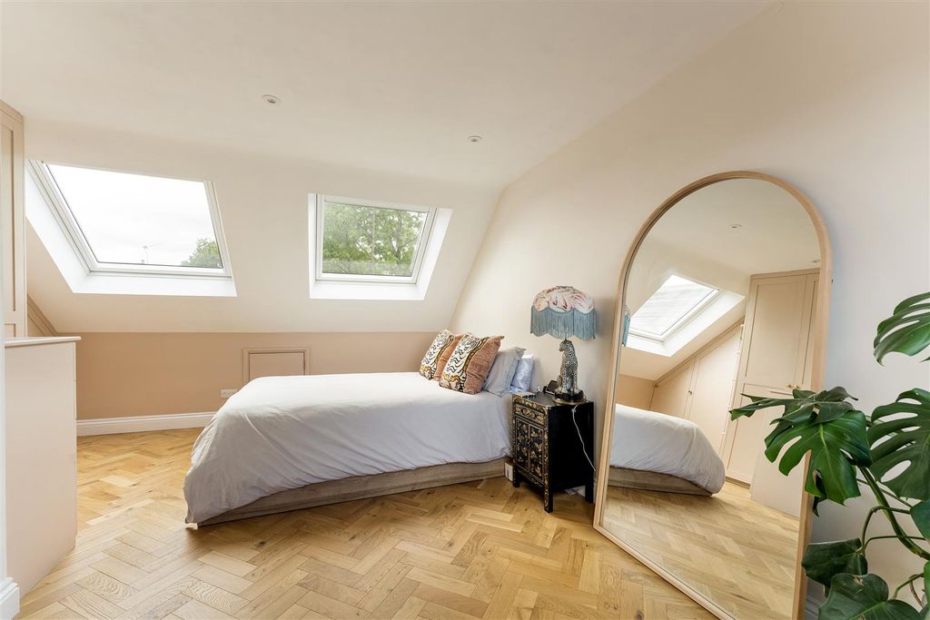Property photo 3 of 26 Brettenham Road, E17