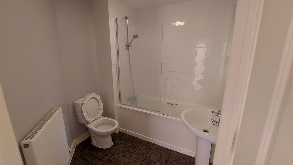 Property photo 3 of 7 Bathroom
