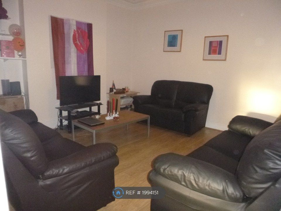 Property photo 2 of 15 Sitting