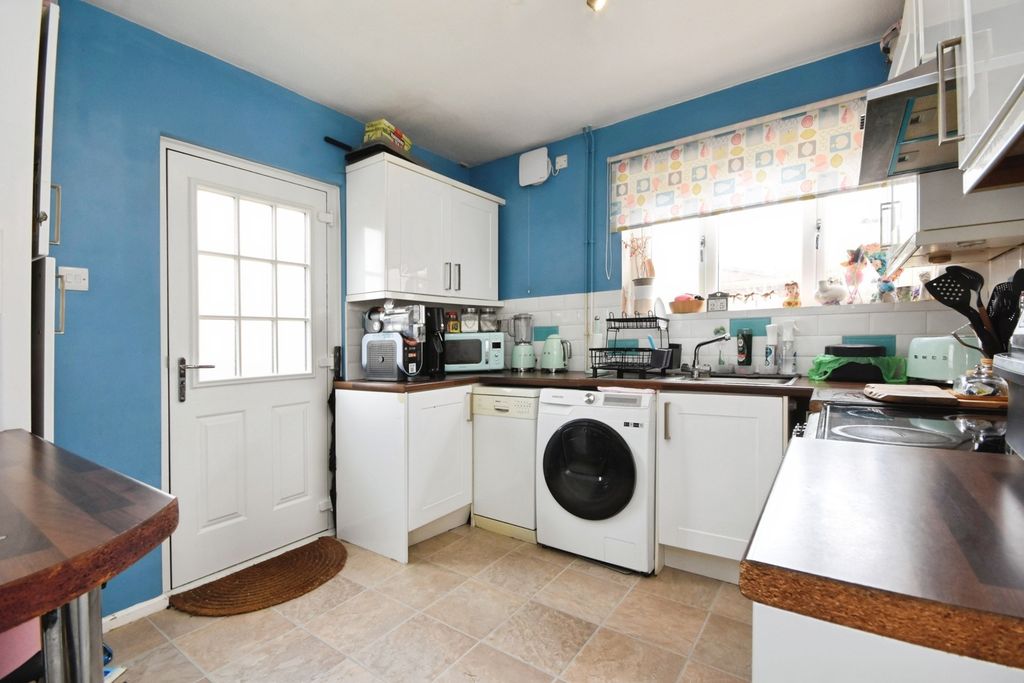 Property photo 3 of 15 Kitchen