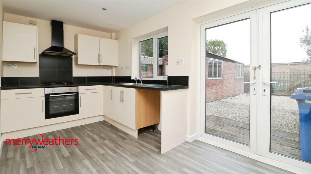 Property photo 2 of 12 Dining Kitchen
