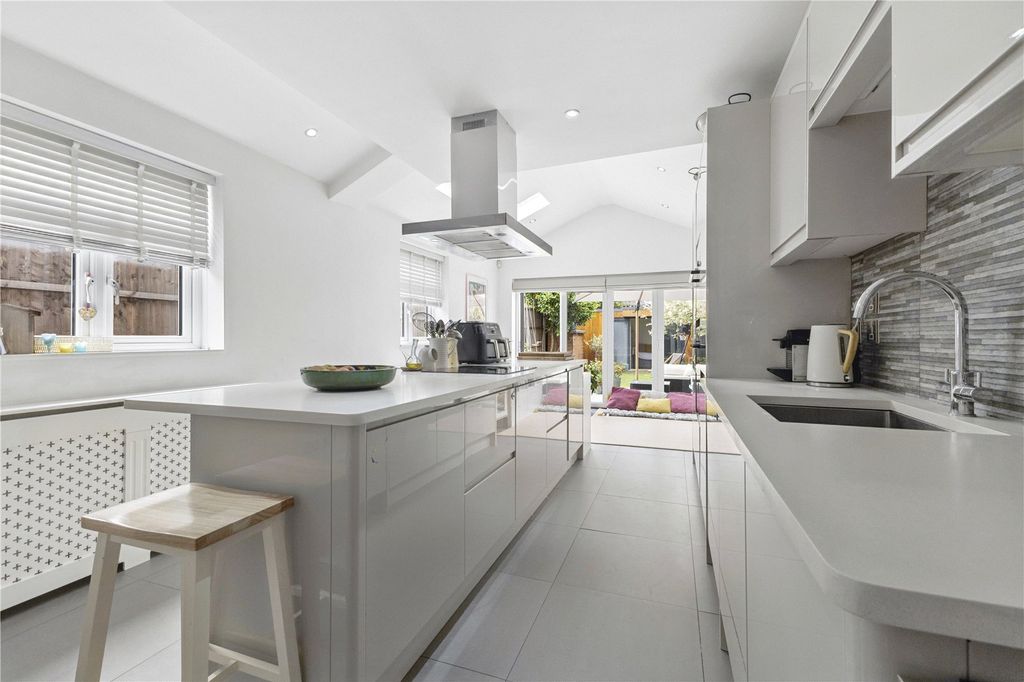 Property photo 3 of 18 Kitchen/Dining
