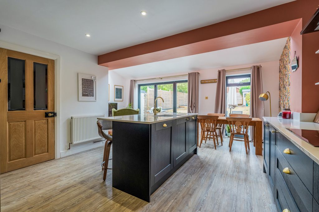 Property photo 2 of 31