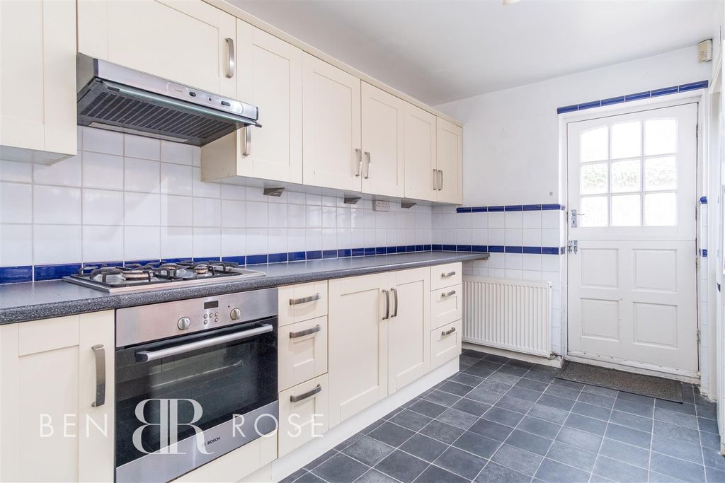 Property photo 3 of 26 Kitchen