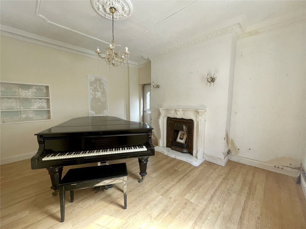 Property photo 2 of 19 Picture No. 15