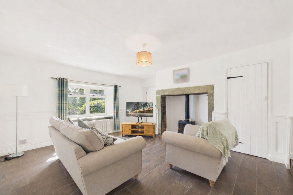 Property photo 3 of 15 Lounge