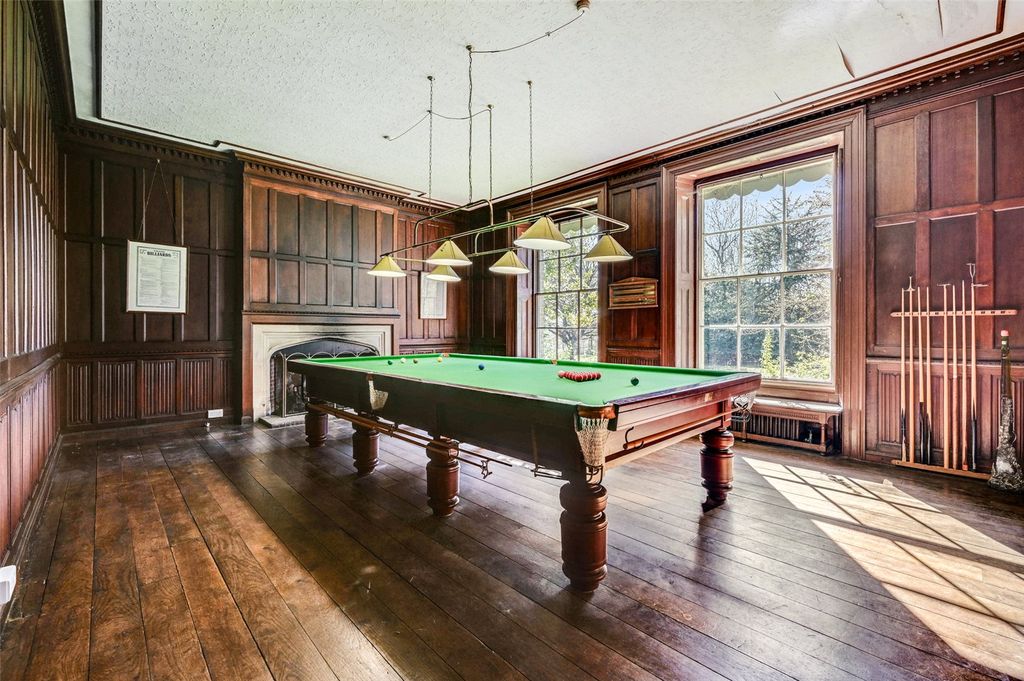 Property photo 2 of 19 Snooker Room