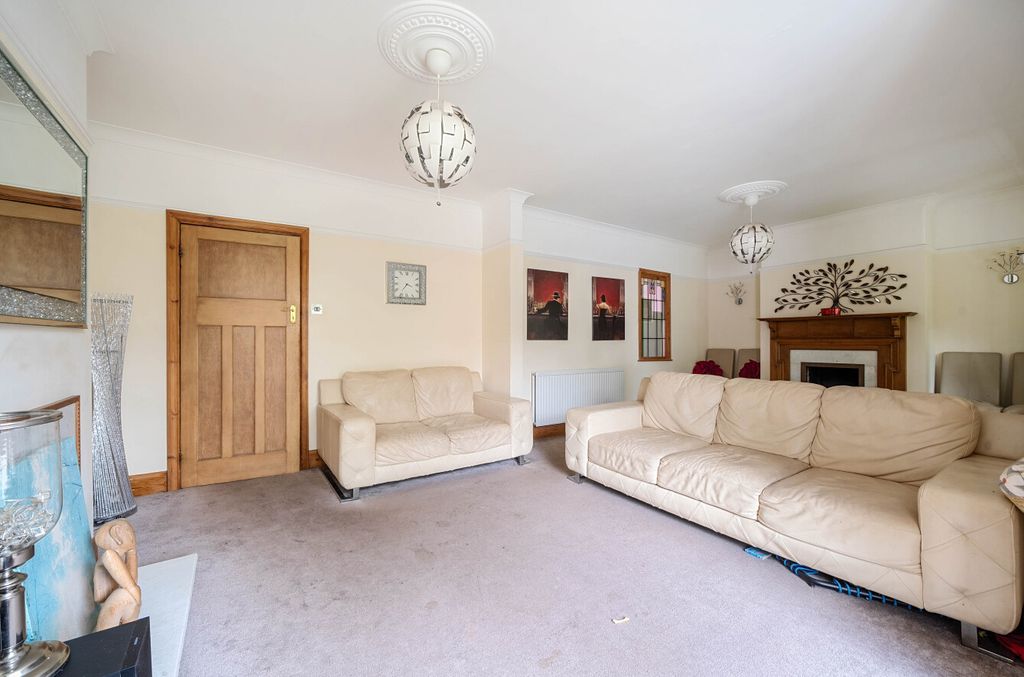 Property photo 1 of 17 1294363-11-6835Eb...