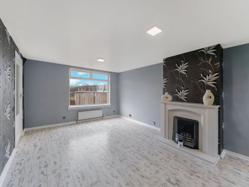 Property photo 2 of 18 Living/Dining Room