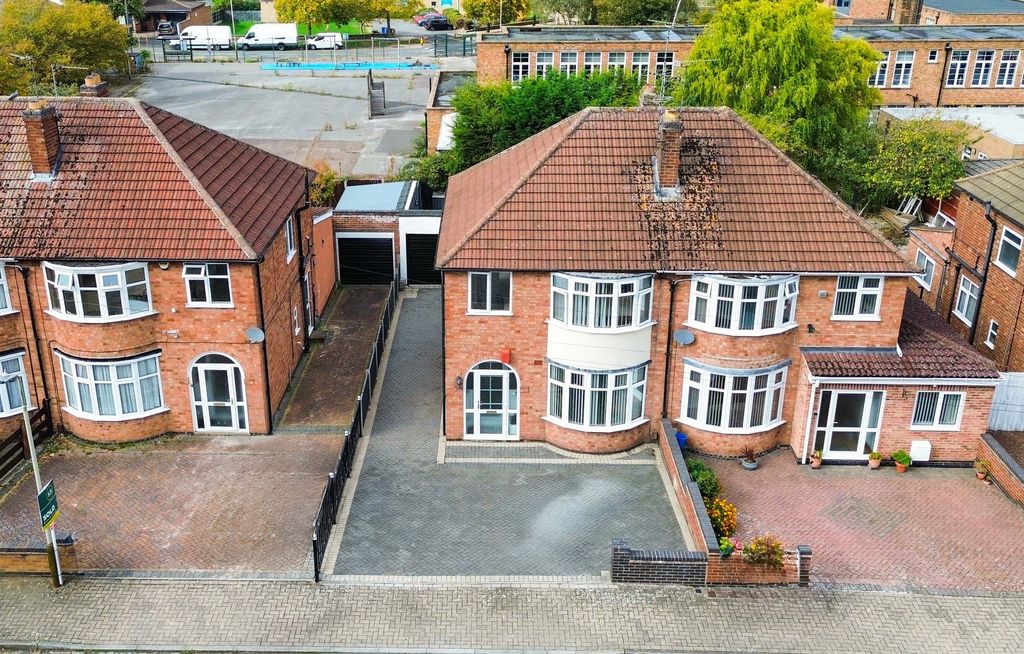 Property photo 1 of 31