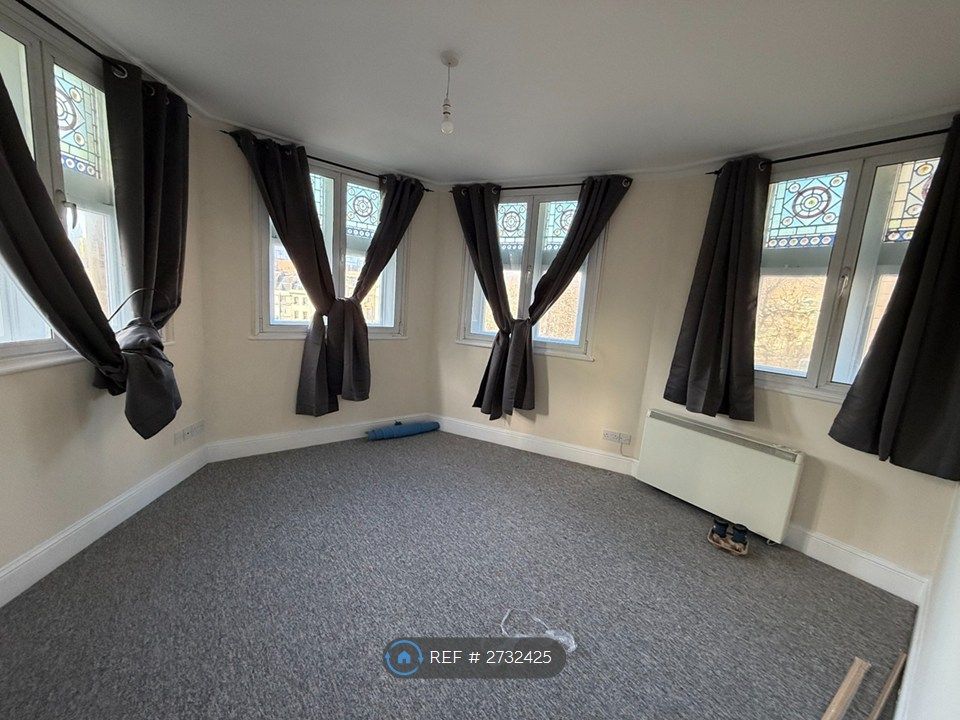 Property photo 2 of 12 Living Room