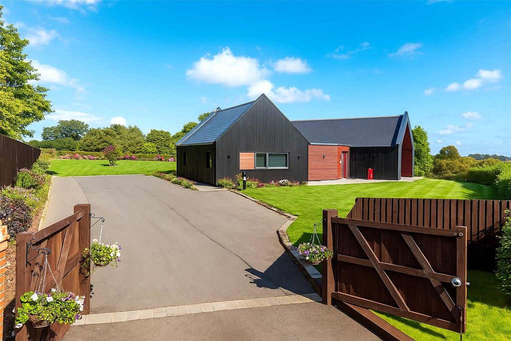 Property photo 1 of 19 Trident House