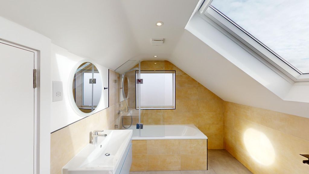 Property photo 3 of 8