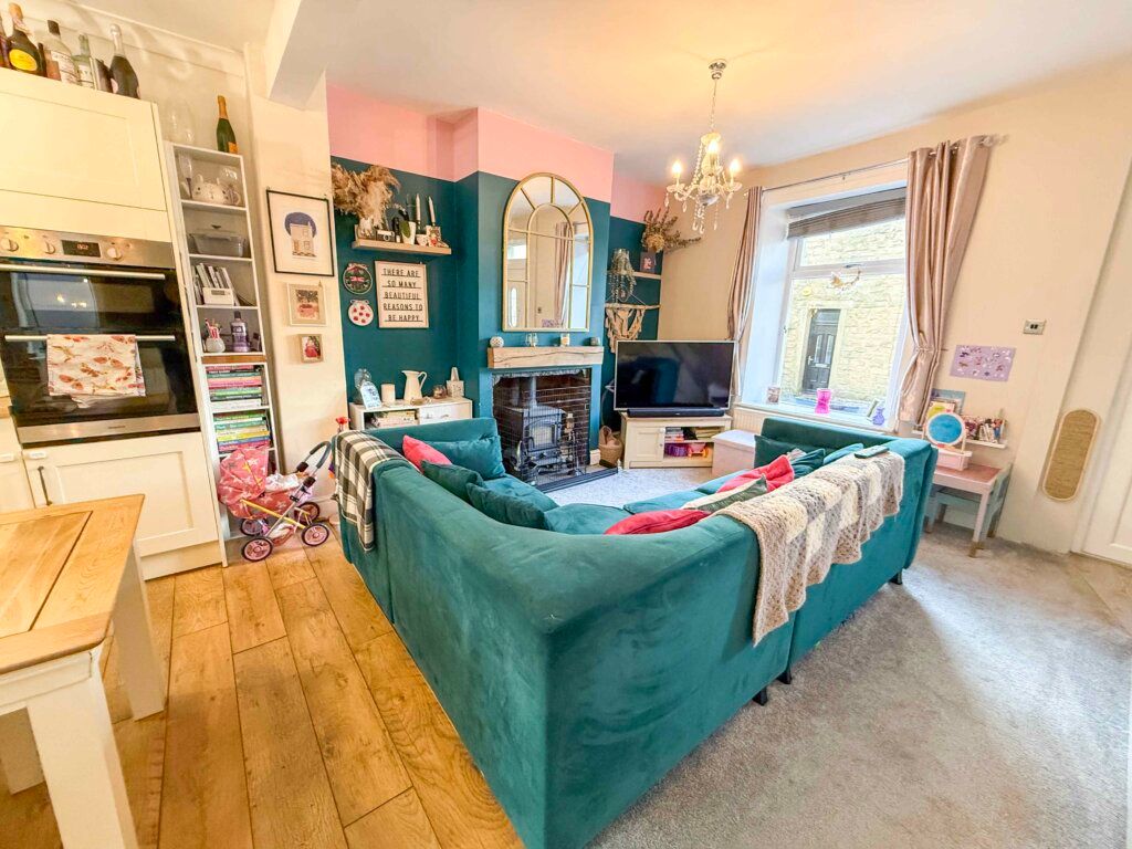 Property photo 2 of 33