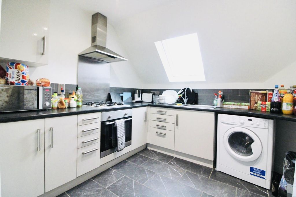 Property photo 3 of 16 Kitchen