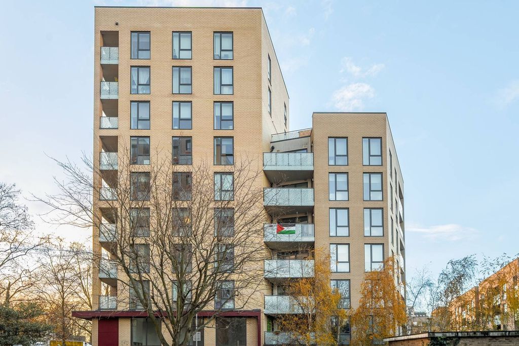 Property photo 2 of 23