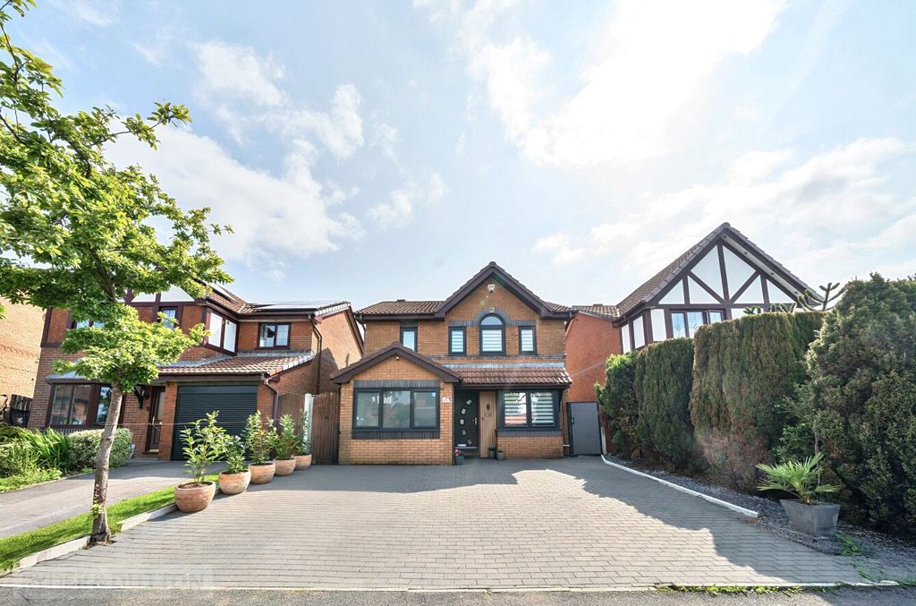 Property photo 1 of 21 External