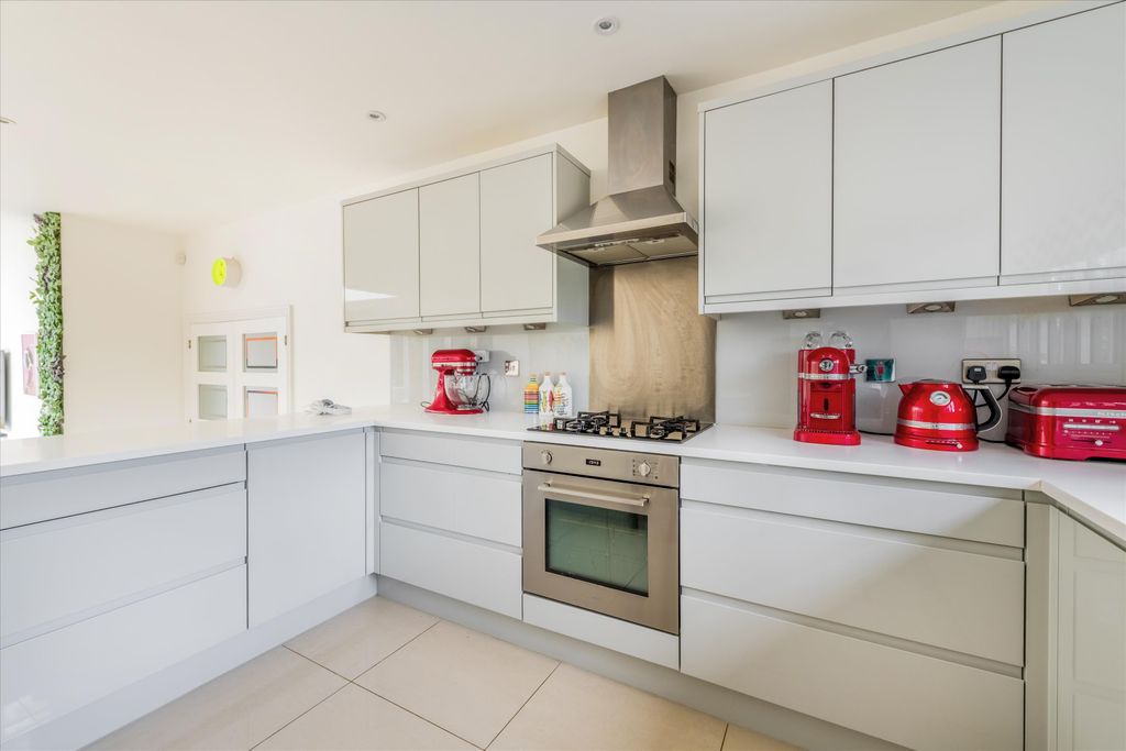 Property photo 3 of 26 Image