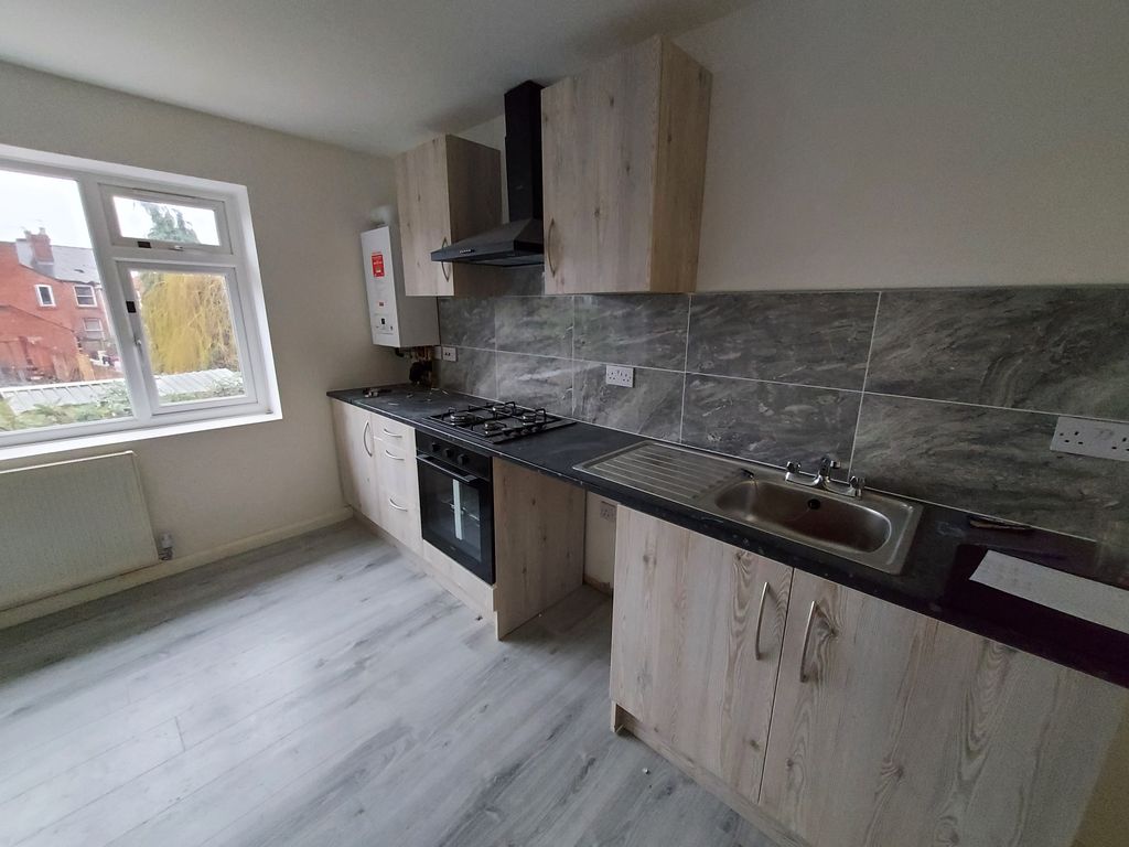 Property photo 1 of 7 Kitchen