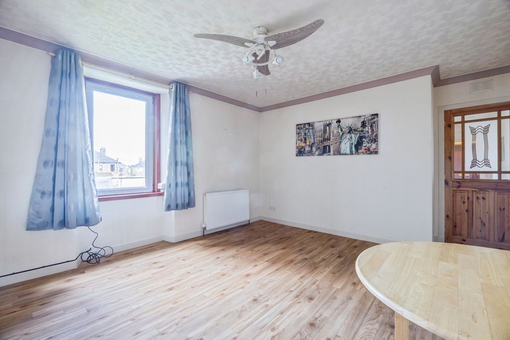 Property photo 3 of 18 Living Room