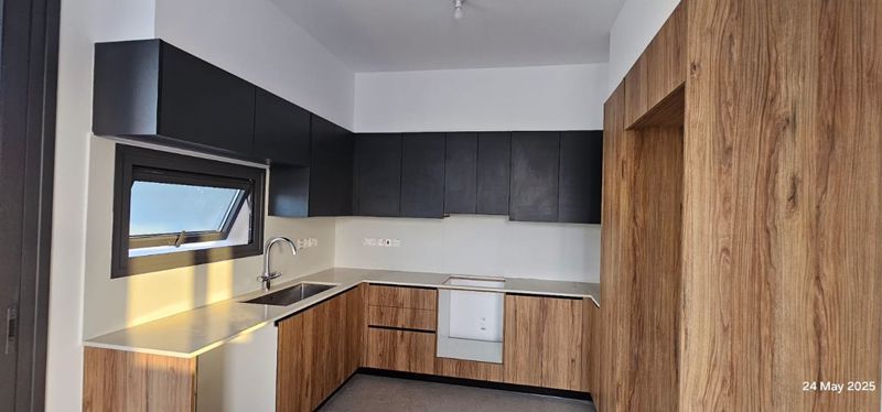 Property photo 3 of 10 Kitchen